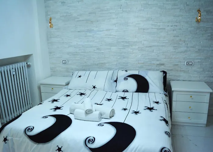 Colored Moon בית הארחה *